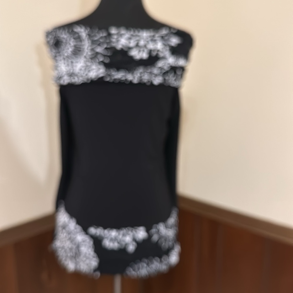 Gorgeous Joseph Ribkoff off the shoulder blouse - Picture 3 of 7